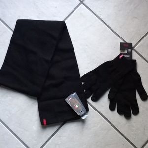 Levi set, gloves and scarf